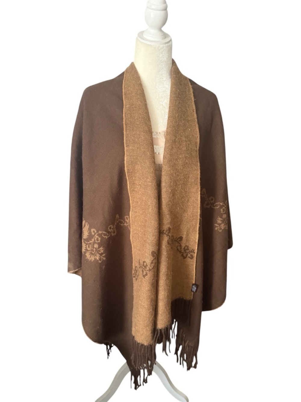 VTG Unisex Reversible Brown & Camel Poncho Floral Wrap Shawl 55”by 35” Pre- own